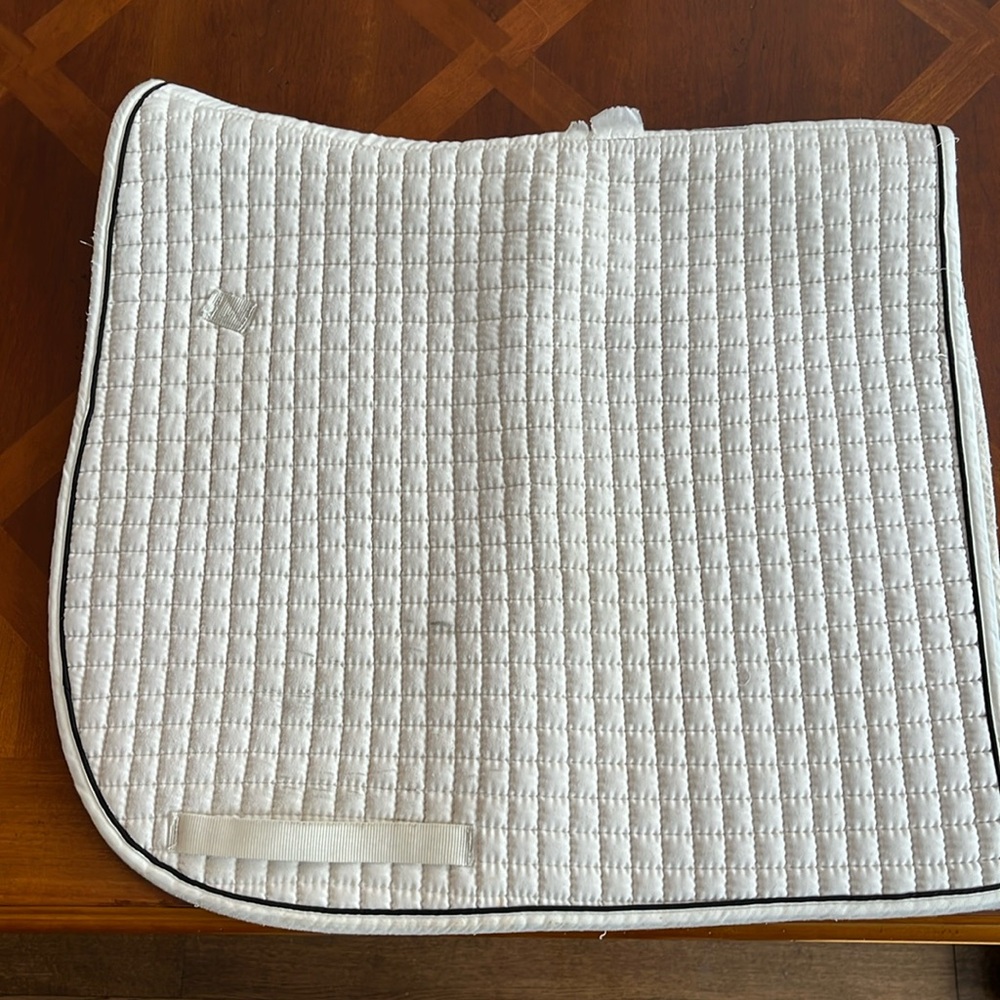 Dressage saddle pad